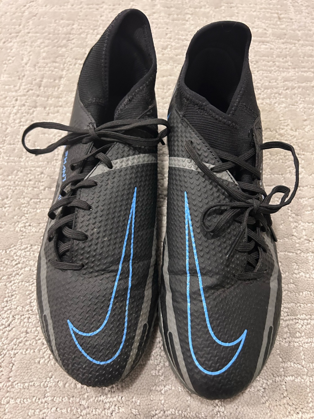 Men's Nike Phantom Black Athletic Cleats with Blue Accents